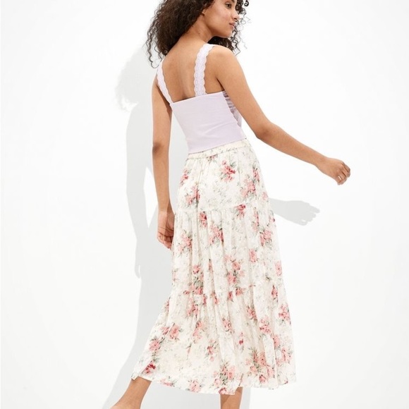 American Eagle Outfitters Dresses & Skirts - American eagle Floral Tiered Midi Skirt